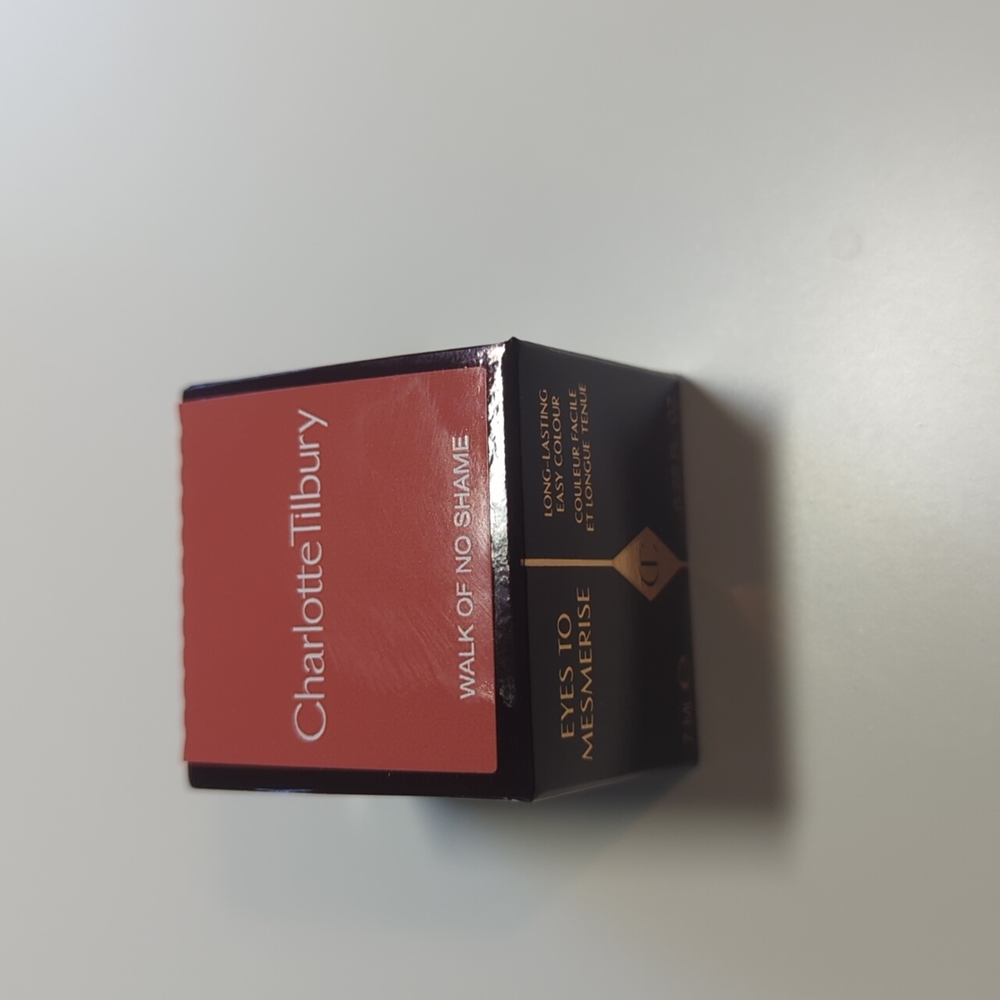 Charlotte Tilbury Eyes to Mesmerize in Walk of No Shame